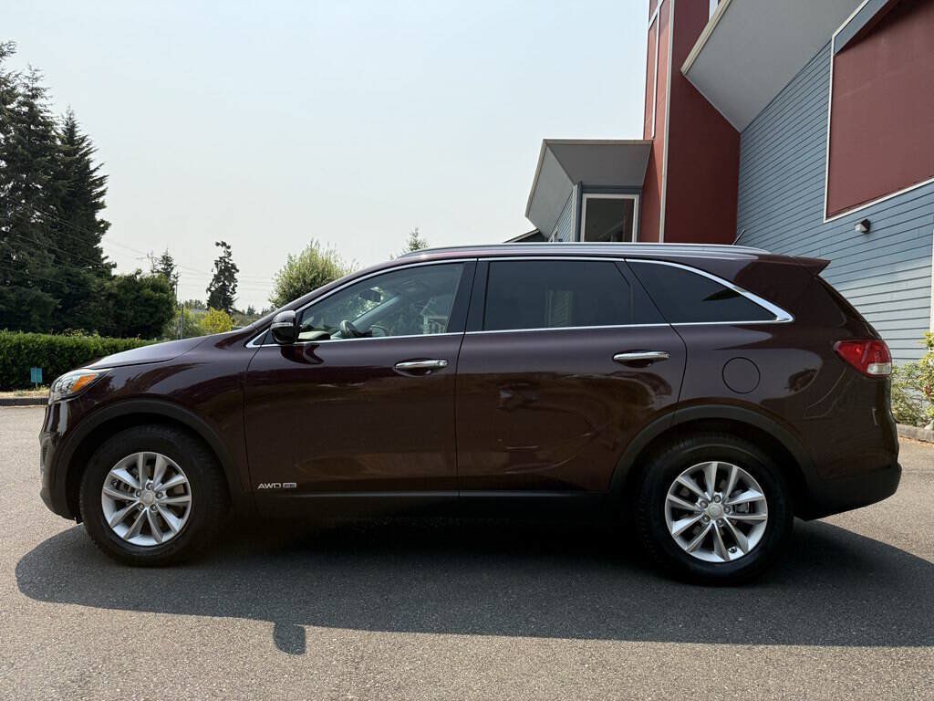 Used 2017 Kia Sorento AWD image 9
