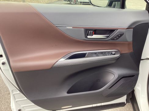 Used 2021 Toyota Venza Limited w/ Advanced Technology Package image 16