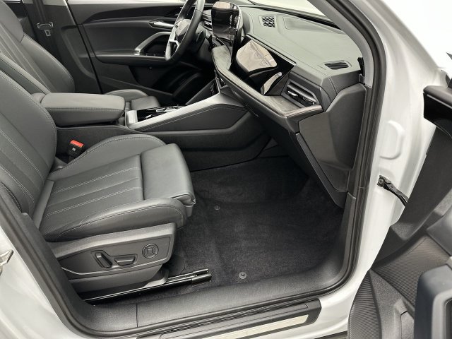 Used 2025 Audi Q5 Premium Plus AWD/4WD image 25