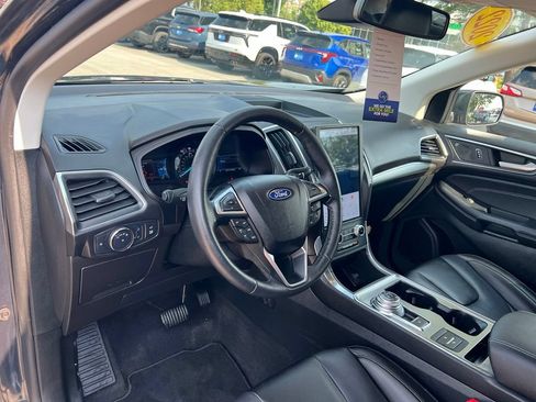 Used 2022 Ford Edge Titanium AWD/4WD image 18