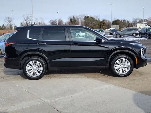 New 2026 Mitsubishi Outlander ES image 14