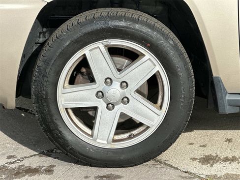 Used 2010 Jeep Compass Sport image 26