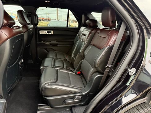 Used 2020 Ford Explorer Platinum w/ Premium Technology Package image 21