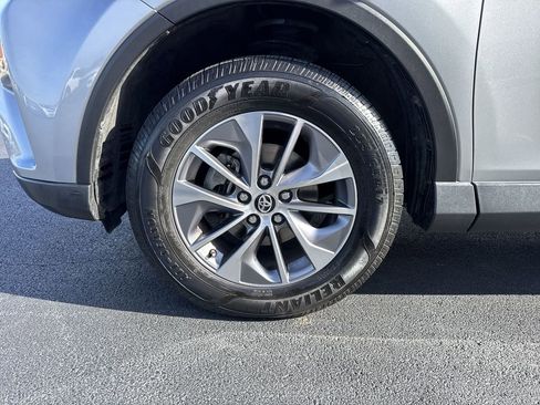 Used 2018 Toyota RAV4 XLE image 10