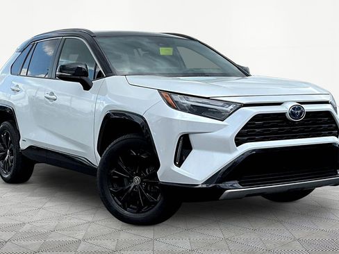 Used 2023 Toyota RAV4 XSE AWD/4WD image 3