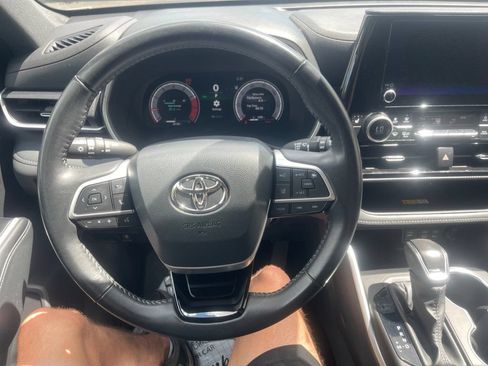 Used 2025 Toyota Highlander XSE AWD/4WD image 14