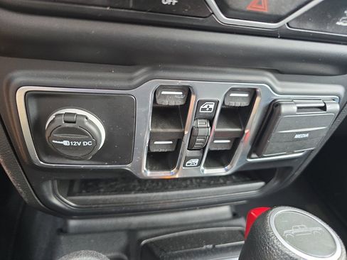 Used 2023 Jeep Gladiator Overland image 27