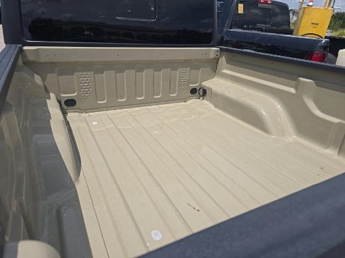 Used 2022 Jeep Gladiator Sport AWD/4WD image 13