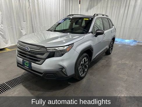 Used 2025 Subaru Forester Premium AWD/4WD image 7