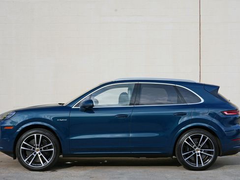 Used 2024 Porsche Cayenne Turbo AWD/4WD image 55