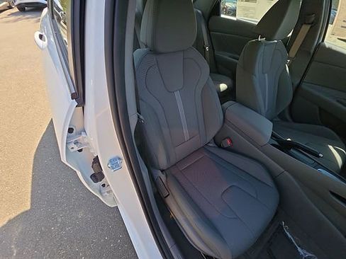 New 2026 Hyundai Elantra SE image 21