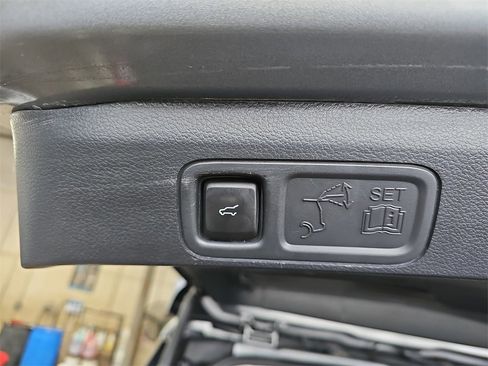 Used 2024 Ford Expedition XLT image 13