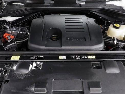 Used 2025 Land Rover Range Rover Sport SE image 23