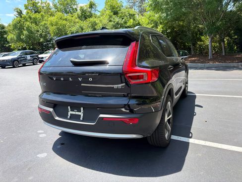 Used 2025 Volvo XC40 B5 Core AWD/4WD image 13