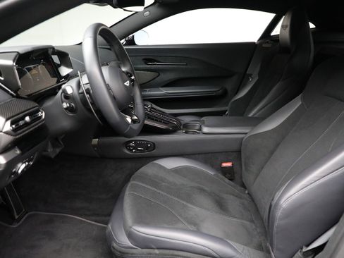 Used 2025 Aston Martin V8 Vantage Coupe image 15