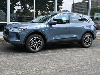 New 2025 Ford Escape SE w/ Class II Trailer Tow Package image 1
