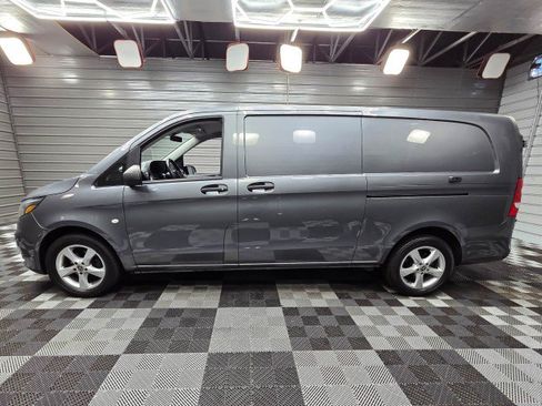 Used 2022 Mercedes-Benz Metris image 9
