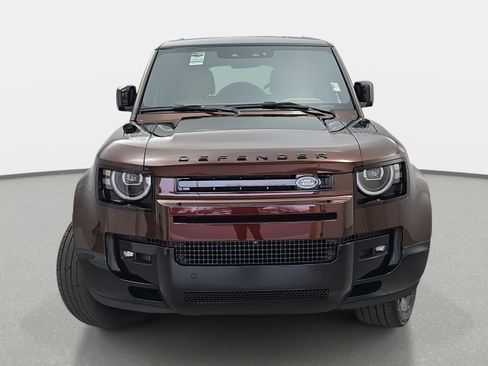 New 2026 Land Rover Defender 130 X-Dynamic SE image 2