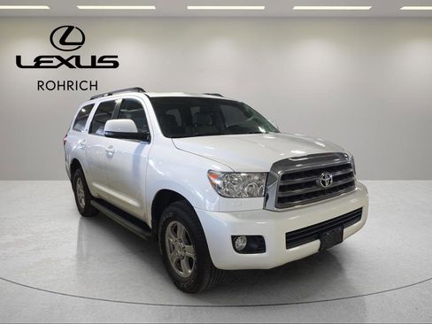 Used 2016 Toyota Sequoia SR5 w/ Premium Package image 4
