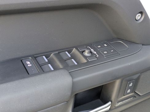 Used 2025 Land Rover Defender 110 S image 13