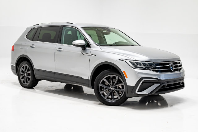 Used 2023 Volkswagen Tiguan SE FWD image 6