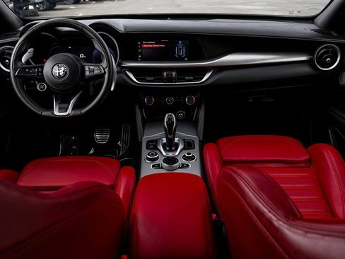 Used 2024 Alfa Romeo Stelvio Veloce image 30