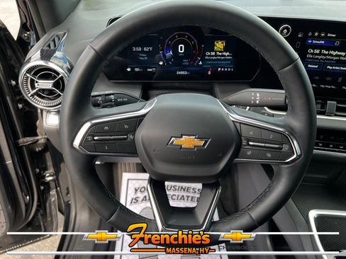 Used 2025 Chevrolet Equinox LT AWD/4WD image 13