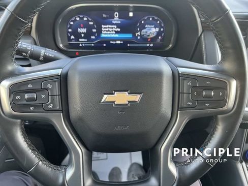 Used 2023 Chevrolet Suburban Premier AWD/4WD image 18