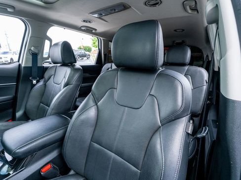 Used 2024 Kia Telluride EX w/ EX Captain's Chair Package FWD image 29
