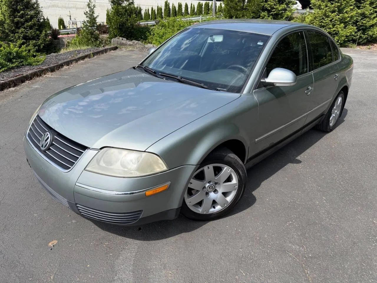 Used 2005 Volkswagen Passat GL FWD image 3