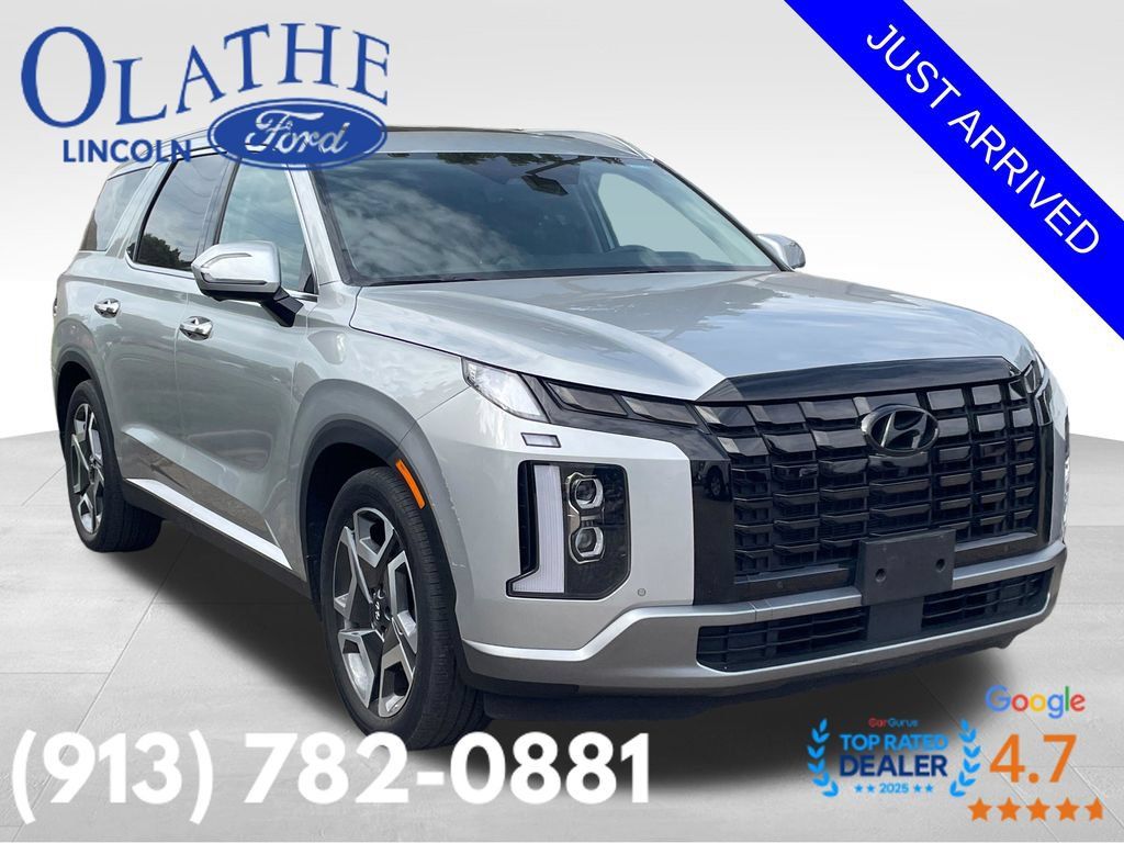 Used 2023 Hyundai Palisade Limited w/ Winter Package AWD/4WD image 3