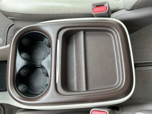 Used 2017 Chrysler Pacifica Touring-L FWD image 39