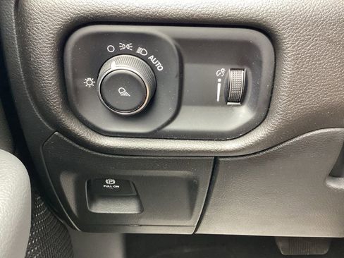 Used 2023 RAM 1500 Big Horn image 28