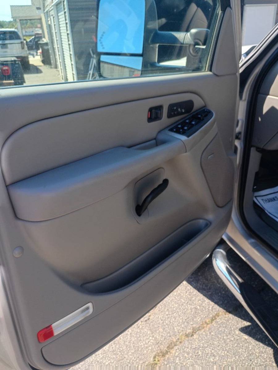 Used 2007 Chevrolet Silverado 2500 LT w/ Heavy-Duty Power Package AWD/4WD image 14