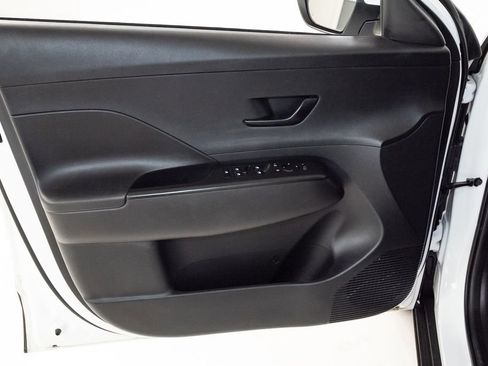 Used 2025 Hyundai Kona SEL FWD image 9