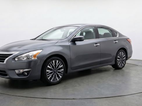 Used 2025 Nissan Altima 2.5 SV FWD image 3