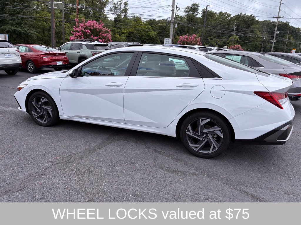 Certified 2025 Hyundai Elantra Limited FWD image 4