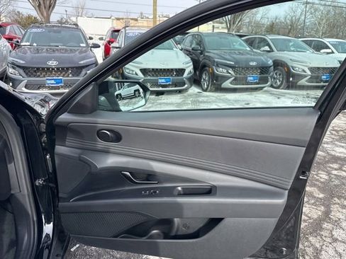 Certified 2025 Hyundai Elantra Sport image 32