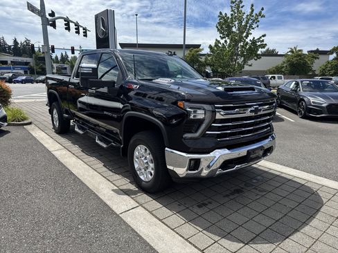 Used 2024 Chevrolet Silverado 3500 LTZ w/ LTZ Convenience Package AWD/4WD image 3