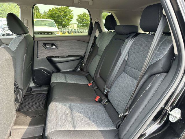 Used 2023 Nissan Rogue SV AWD/4WD image 17