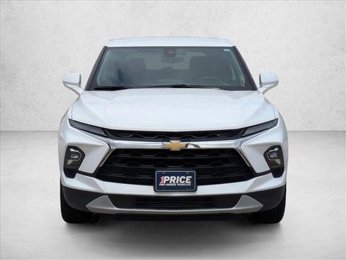 Used 2025 Chevrolet Blazer LT image 2