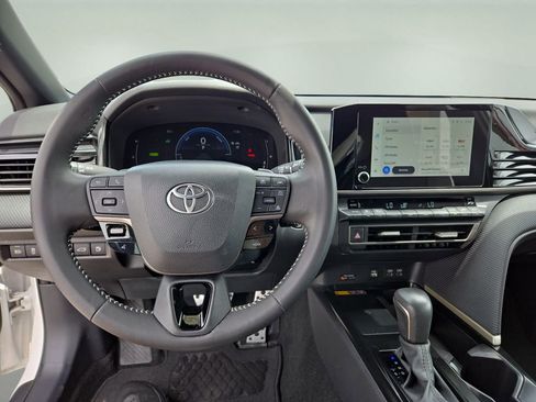 Used 2025 Toyota Camry SE FWD image 16