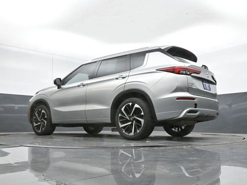 Used 2023 Mitsubishi Outlander SEL image 45