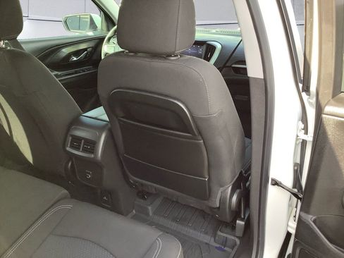 Used 2024 GMC Terrain SLE w/ Driver Convenience Package image 14