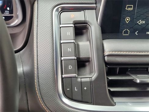 Used 2024 GMC Yukon AT4 w/ Technology Package image 19