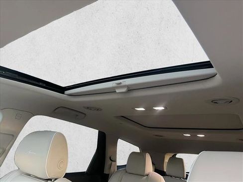 Used 2022 Buick Enclave Avenir w/ Avenir Technology Package image 13