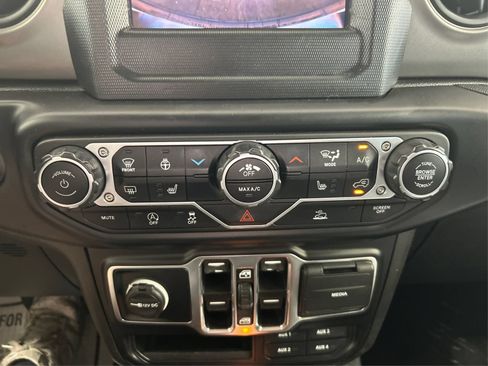 Used 2022 Jeep Wrangler Unlimited Sport AWD/4WD image 26