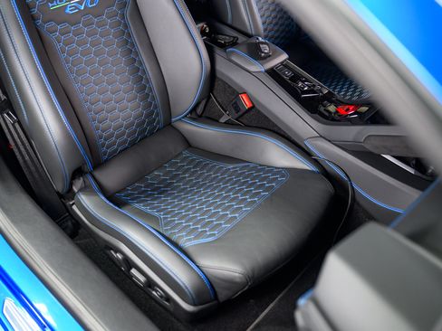 Used 2023 Lamborghini Huracan EVO image 37