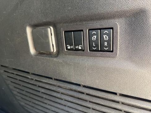 Used 2023 GMC Yukon XL Denali Ultimate AWD/4WD image 13