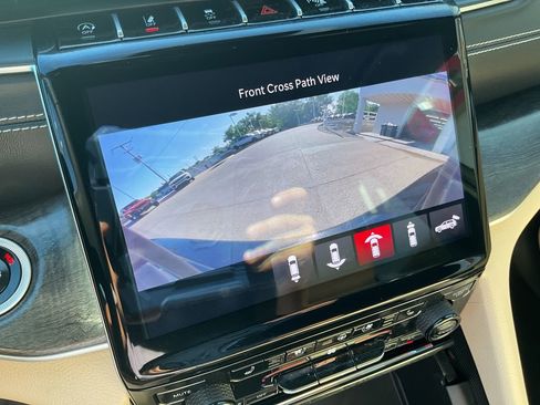 Used 2024 Jeep Grand Cherokee Limited w/ Luxury Tech Group II AWD/4WD image 36